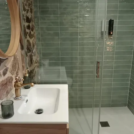 Apartament Muralla Sacra Sober